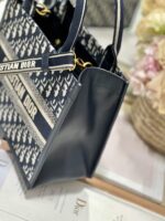 D Book Tote Shopping Bag (حقيبة تسوق دي بوك توت) - Image 7