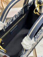 D Book Tote Shopping Bag (حقيبة تسوق دي بوك توت) - Image 9