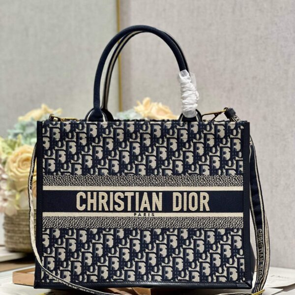 D Book Tote Shopping Bag (حقيبة تسوق دي بوك توت)