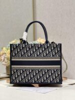 D Book Tote Shopping Bag (حقيبة تسوق دي بوك توت) - Image 3