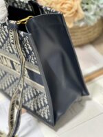 D Book Tote Shopping Bag (حقيبة تسوق دي بوك توت) - Image 5