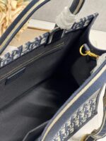 D Book Tote Shopping Bag (حقيبة تسوق دي بوك توت) - Image 7