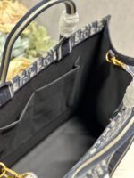 D Book Tote Shopping Bag (حقيبة تسوق دي بوك توت) - Image 5