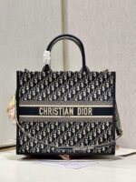 D Book Tote Shopping Bag (حقيبة تسوق دي بوك توت)