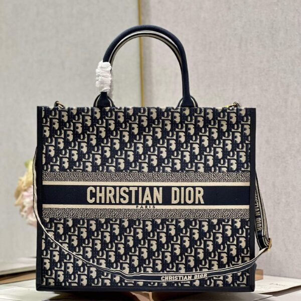 D Book Tote Shopping Bag (حقيبة تسوق دي بوك توت)