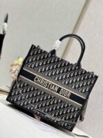 D Book Tote Shopping Bag (حقيبة تسوق دي بوك توت) - Image 2