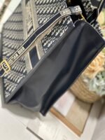 D Book Tote Shopping Bag (حقيبة تسوق دي بوك توت) - Image 3