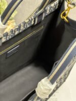 D Book Tote Shopping Bag (حقيبة تسوق دي بوك توت) - Image 6