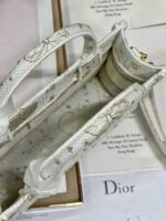 D Book Tote Bag (حقيبة ديور بوك توت) - Image 6