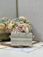 D Book Tote Bag (حقيبة ديور بوك توت) - Image 8