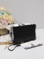 D Toujours Handbag (حقيبة دي توجور) - Image 4