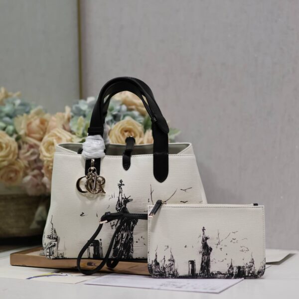 D Toujours Handbag (حقيبة دي توجور)