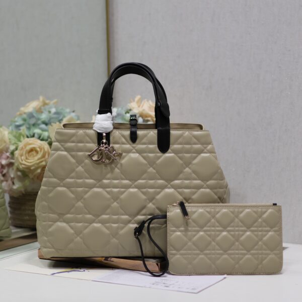 D Toujours Handbag (حقيبة دي توجور)