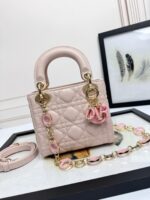 Lady D Sheepskin Bag(حقيبة ليدي ديور جلد الغنم)
