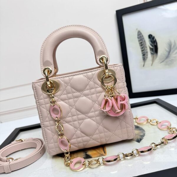 Lady D Sheepskin Bag(حقيبة ليدي ديور جلد الغنم)