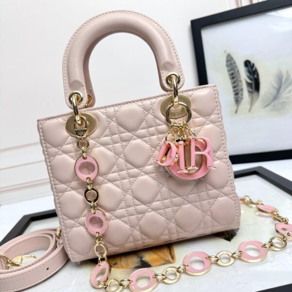 Lady D Sheepskin Bag(حقيبة ليدي ديور جلد الغنم)