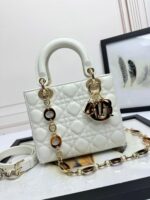 Lady D Sheepskin Suede Bag (حقيبة ليدي ديور جلد الغنم المدبوغ)