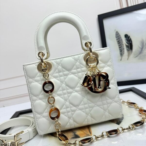 Lady D Sheepskin Suede Bag (حقيبة ليدي ديور جلد الغنم المدبوغ)