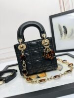 Lady D Sheepskin Bag (حقيبة ليدي ديور جلد الغنم)