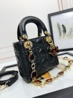 Lady D Sheepskin Bag (حقيبة ليدي ديور جلد الغنم) - Image 2