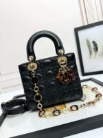 Lady D Compartment Bag (حقيبة ليدي ديور جلد الحمل)