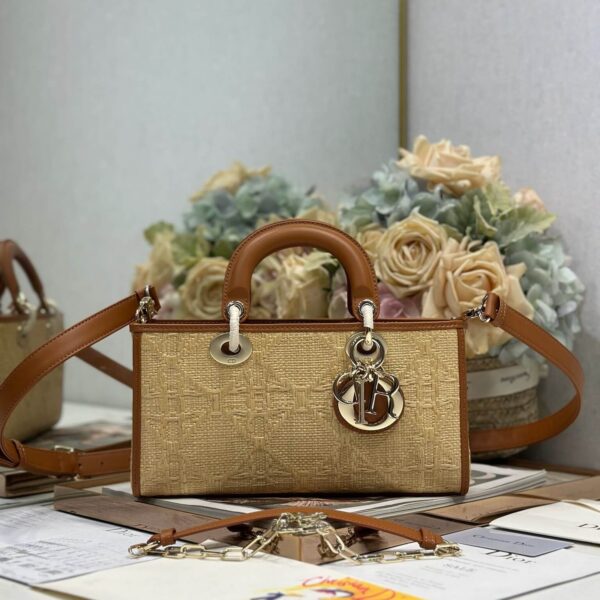 Lady D-Joy Horizontal Bag (حقيبة ليدي دي-جوي الأفقية)