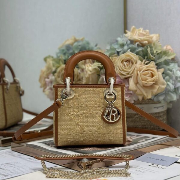 Lady D Mini Raffia (حقيبة ليدي دي ميني من الرافيا)