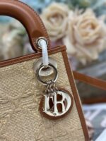 Lady D Mini Raffia (حقيبة ليدي دي ميني من الرافيا) - Image 7