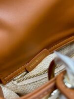 Lady D Small Raffia (حقيبة ليدي دي صغيرة من الرافيا) - Image 5