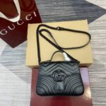 Marmont Mini Top Handle Bag (حقيبة مارمونت بمقبض علوي صغير)