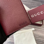 Leather Bi-Fold Wallet (محفظة جلدية ثنائية الطي) - Image 2