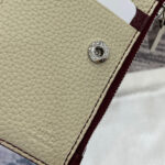 Leather Bi-Fold Wallet (محفظة جلدية ثنائية الطي) - Image 10