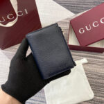 Leather Bi-Fold Wallet (محفظة جلدية ثنائية الطي)