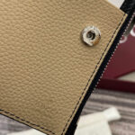 Leather Bi-Fold Wallet (محفظة جلدية ثنائية الطي) - Image 4