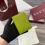 Leather Bi-Fold Wallet (محفظة جلدية ثنائية الطي)