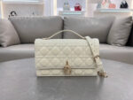Miss D Handbag (حقيبة يد ميس دي)