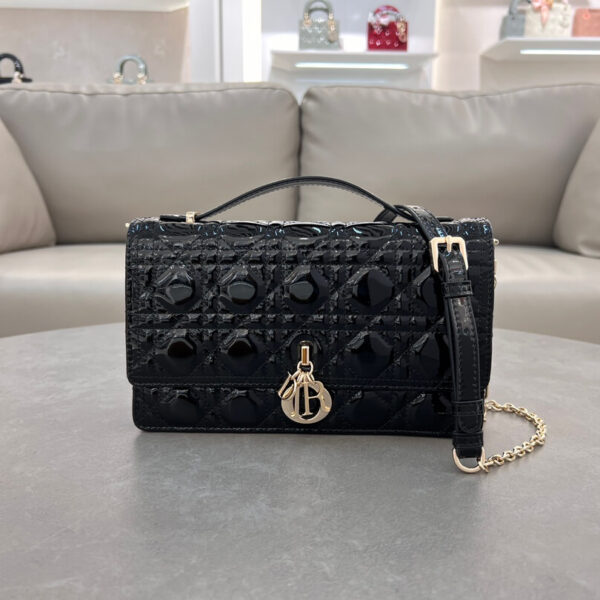Miss Dior Handbag(حقيبة يد ميس ديور)