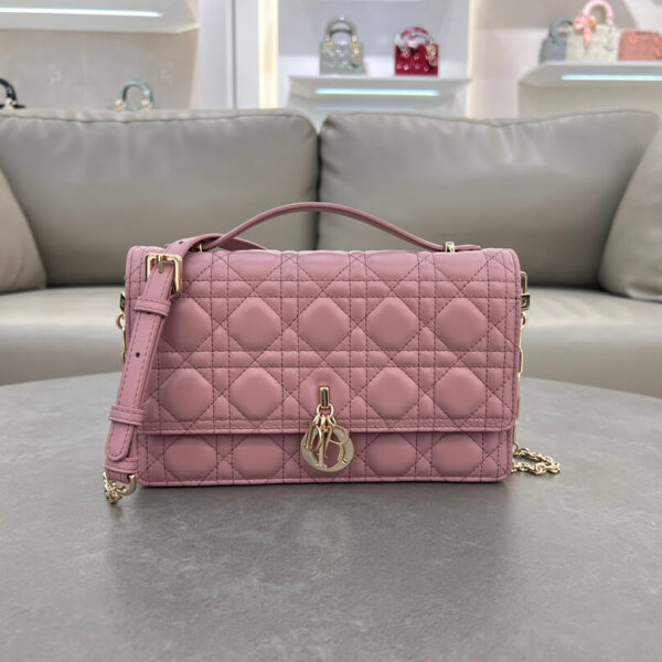 Miss D Handbag (حقيبة يد ميس دي)