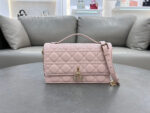 Miss D Handbag (حقيبة يد ميس دي)