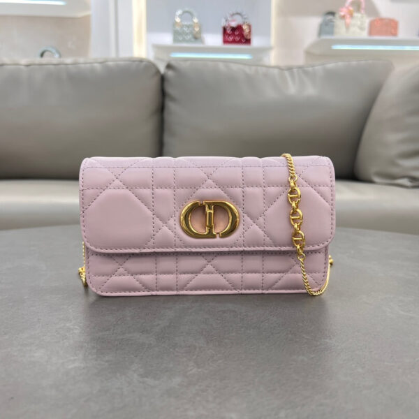 Miss Caro Chain Handbag (حقيبة يد ميس كارو بسلسلة)