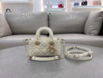 Lady D-Joy Handbag(حقيبة يد ليدي دي-جوي)