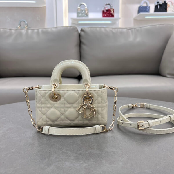Lady D-Joy Handbag(حقيبة يد ليدي دي-جوي)