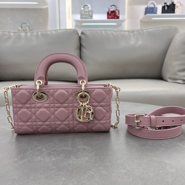 Lady D-Joy Handbag (حقيبة يد ليدي دي)