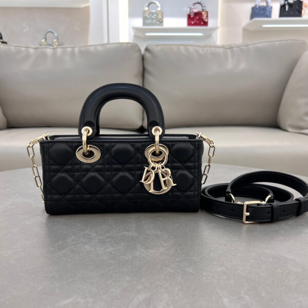Lady D-Joy Handbag (حقيبة يد ليدي دي)