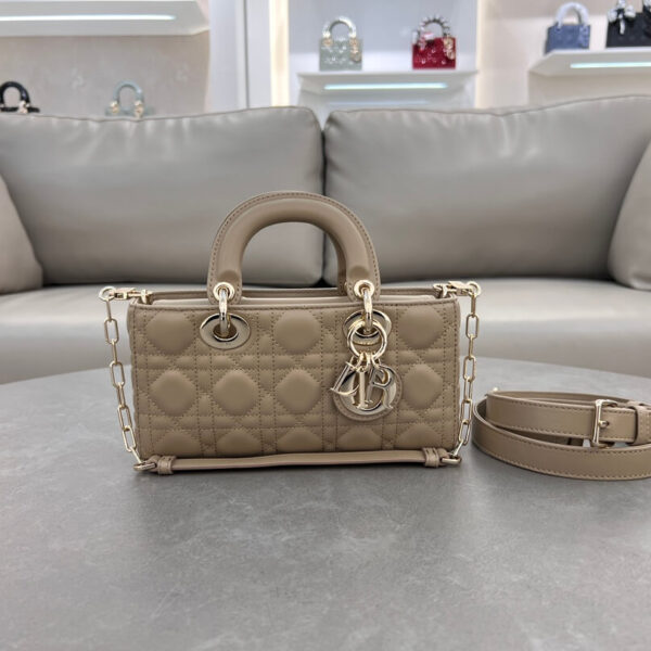 Lady D-Joy Handbag (حقيبة يد ليدي دي)