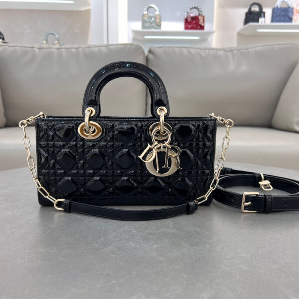 Lady D-Joy Handbag (حقيبة يد ليدي دي)