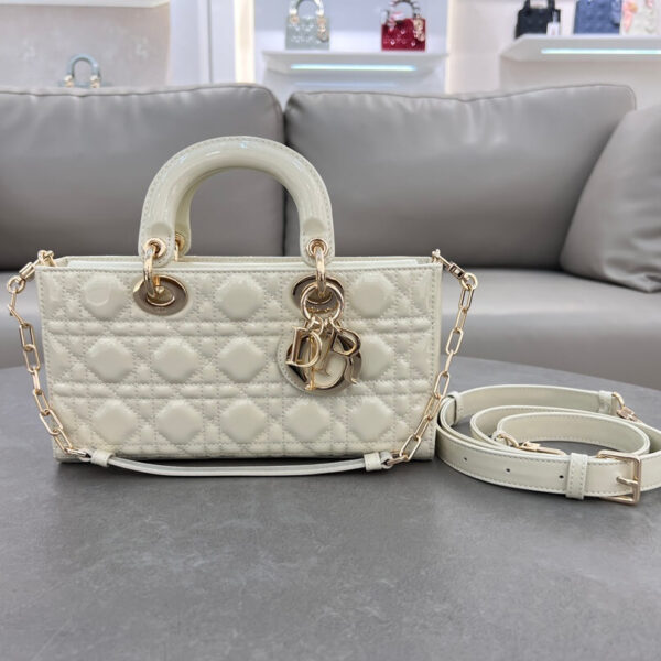 Lady D-Joy Handbag (حقيبة يد ليدي دي)