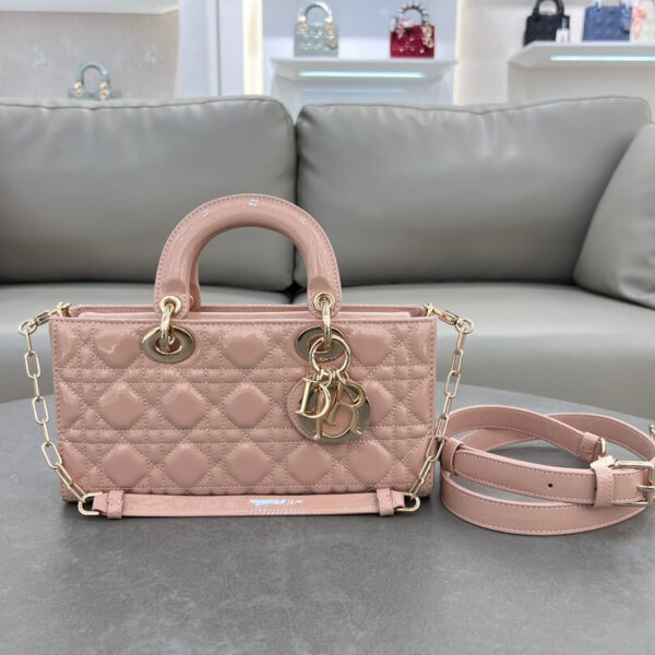 Lady D-Joy Handbag (حقيبة يد ليدي دي)