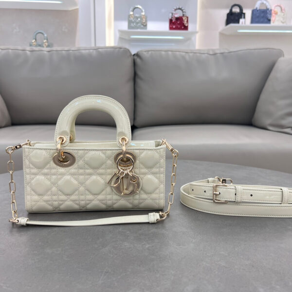Lady D-Joy Handbag(حقيبة يد ليدي دي-جوي)