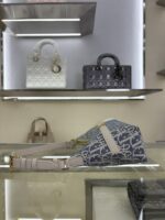 30 Montaigne Mini Shoulder Bag (حقيبة كتف ميني ٣٠ مونتين) - Image 7